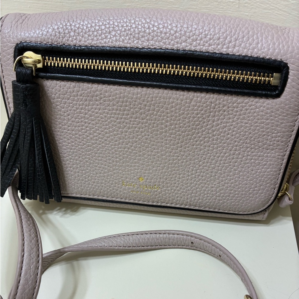 Kate spade Chester Street Ave Crossbody  excellent condition